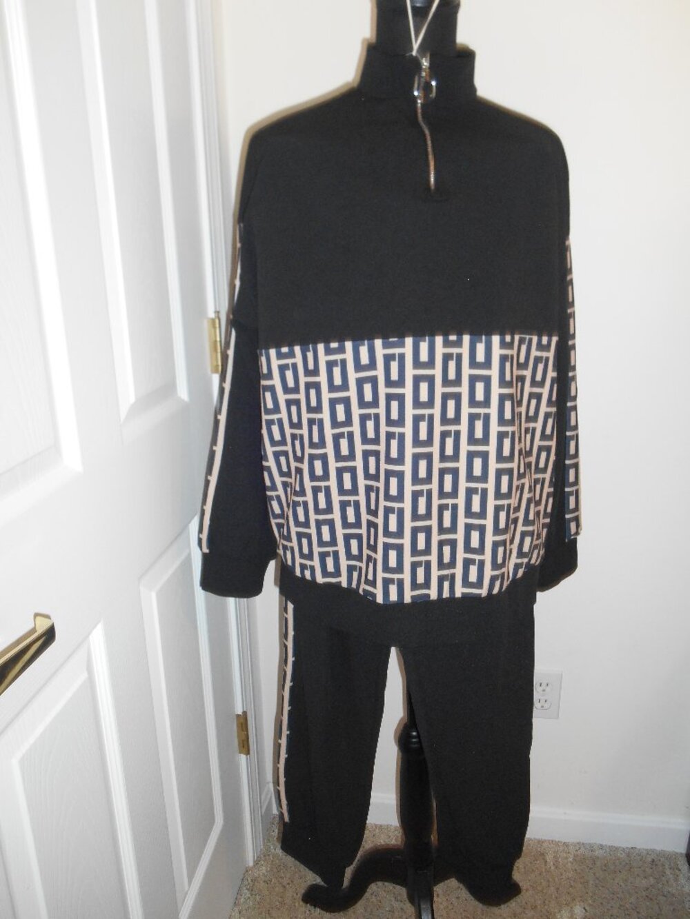 Shein 2-piece pants and top outfit black/gold geometric size M